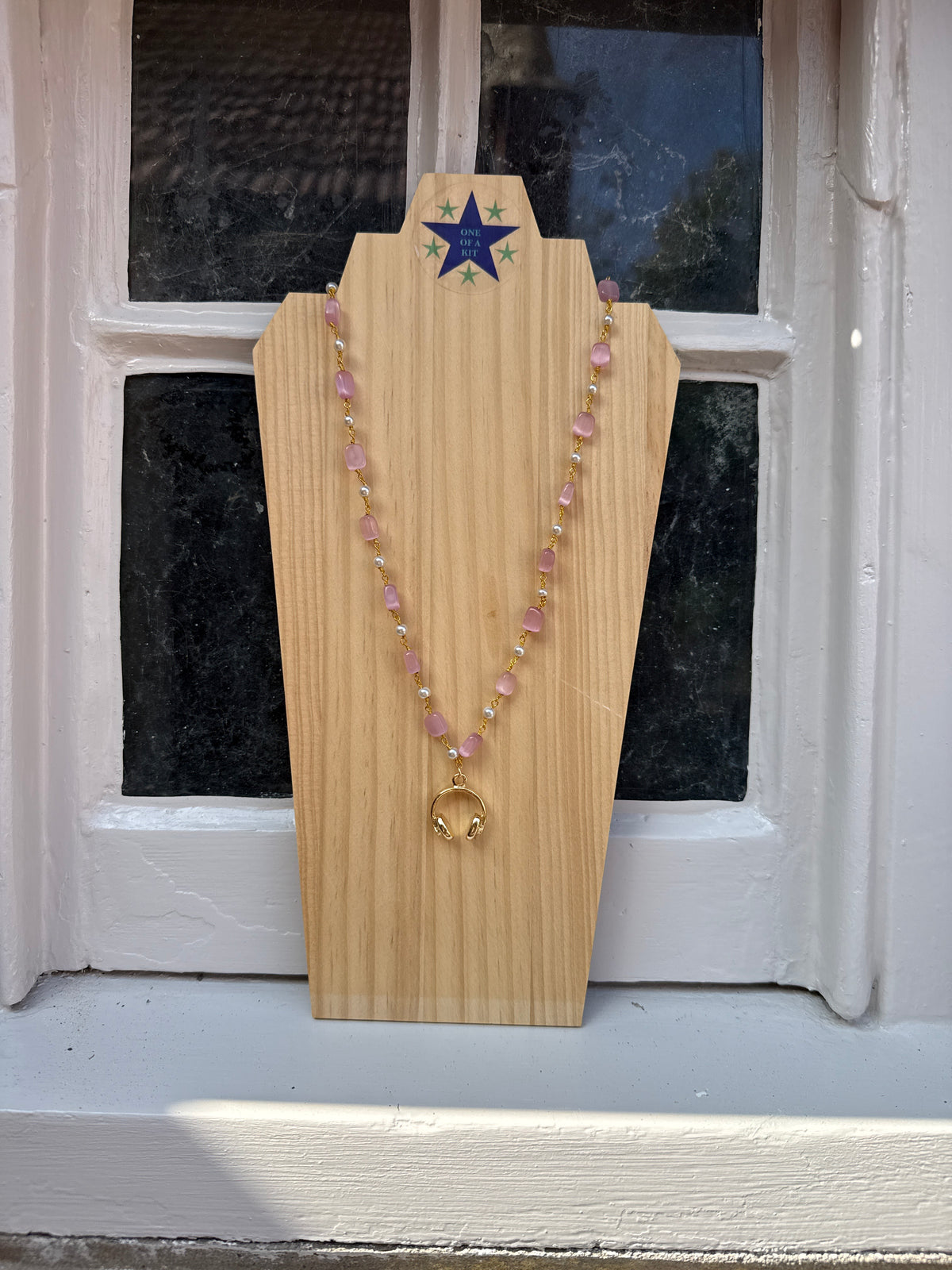 Pink and pearl short headphone necklace